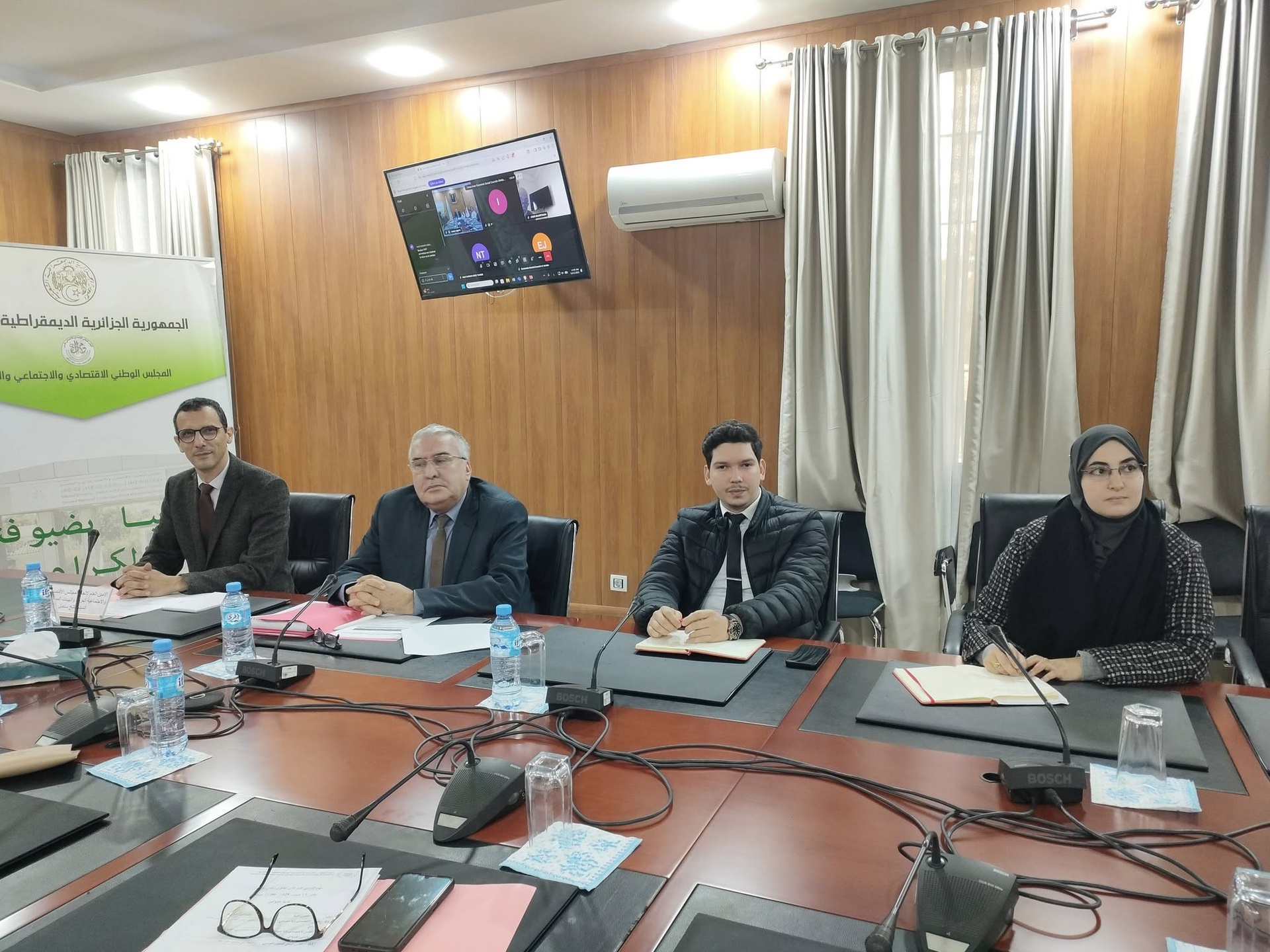 À l'initiative du CNESE, l'Union des Conseils Économiques et Sociaux Arabes et Instit
