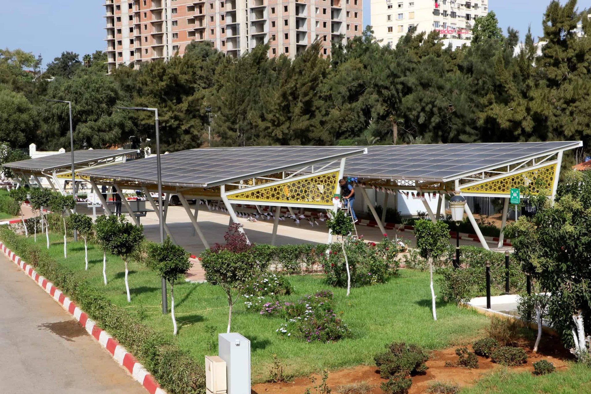 Mise en service d’une centrale de production d’énergie solaire au siège du CNESE